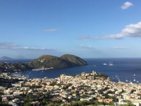 Villa con panorama unico , ampia veranda Lipari